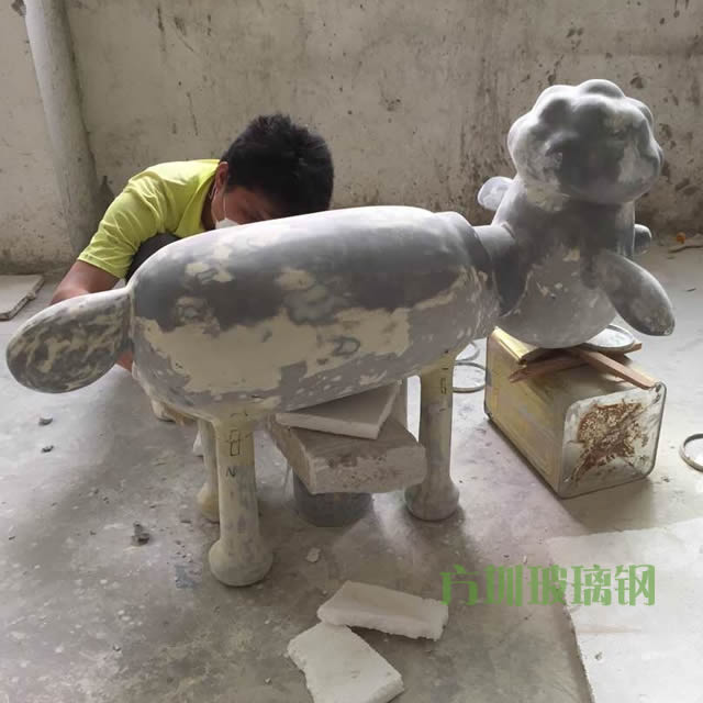 玻璃鋼雕塑表面打磨修補工藝
