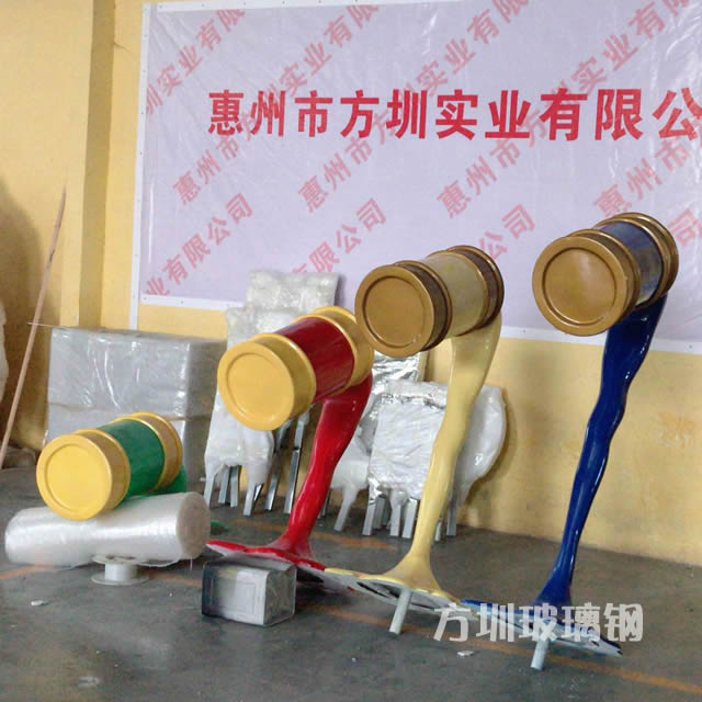 油漆桶玻璃鋼雕塑