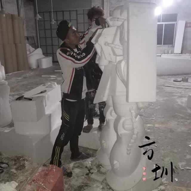 天狼星機(jī)器人玻璃鋼雕塑