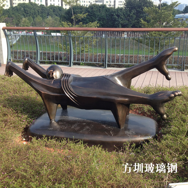 住宅小區(qū)該選擇怎么樣的玻璃鋼雕塑