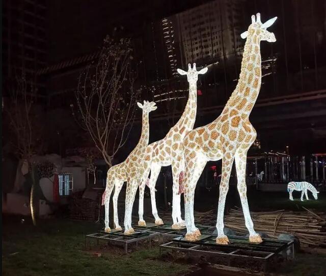 玻璃鋼發(fā)光雕塑，夜游與美景的交融