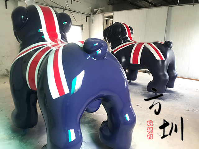 廣東東莞玻璃鋼卡通斗牛犬雕塑