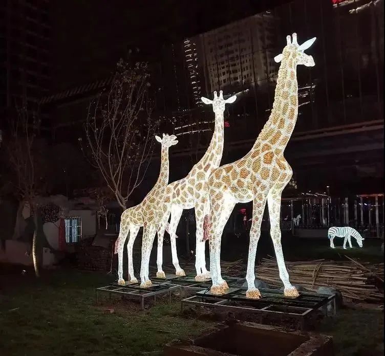 高顏值的發(fā)光玻璃鋼雕塑