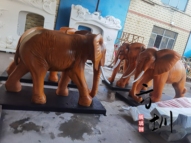 轉木紋玻璃鋼動物大象雕塑