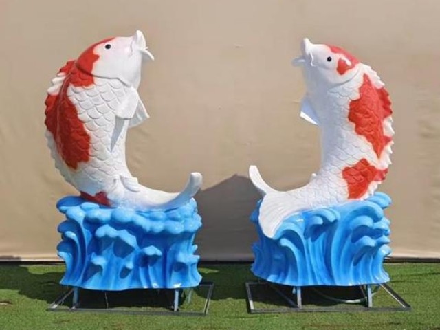 仿真玻璃鋼噴水鯉魚(yú)雕塑