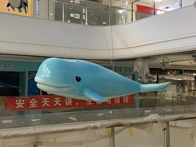 商場(chǎng)里的 “海洋精靈”鯨魚雕塑裝飾之美