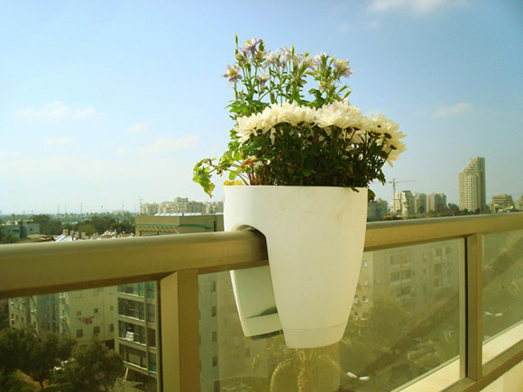 陽臺(tái)玻璃鋼護(hù)欄花盆