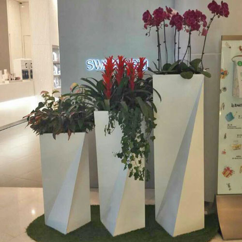 商場(chǎng)美陳玻璃鋼創(chuàng)意花瓶